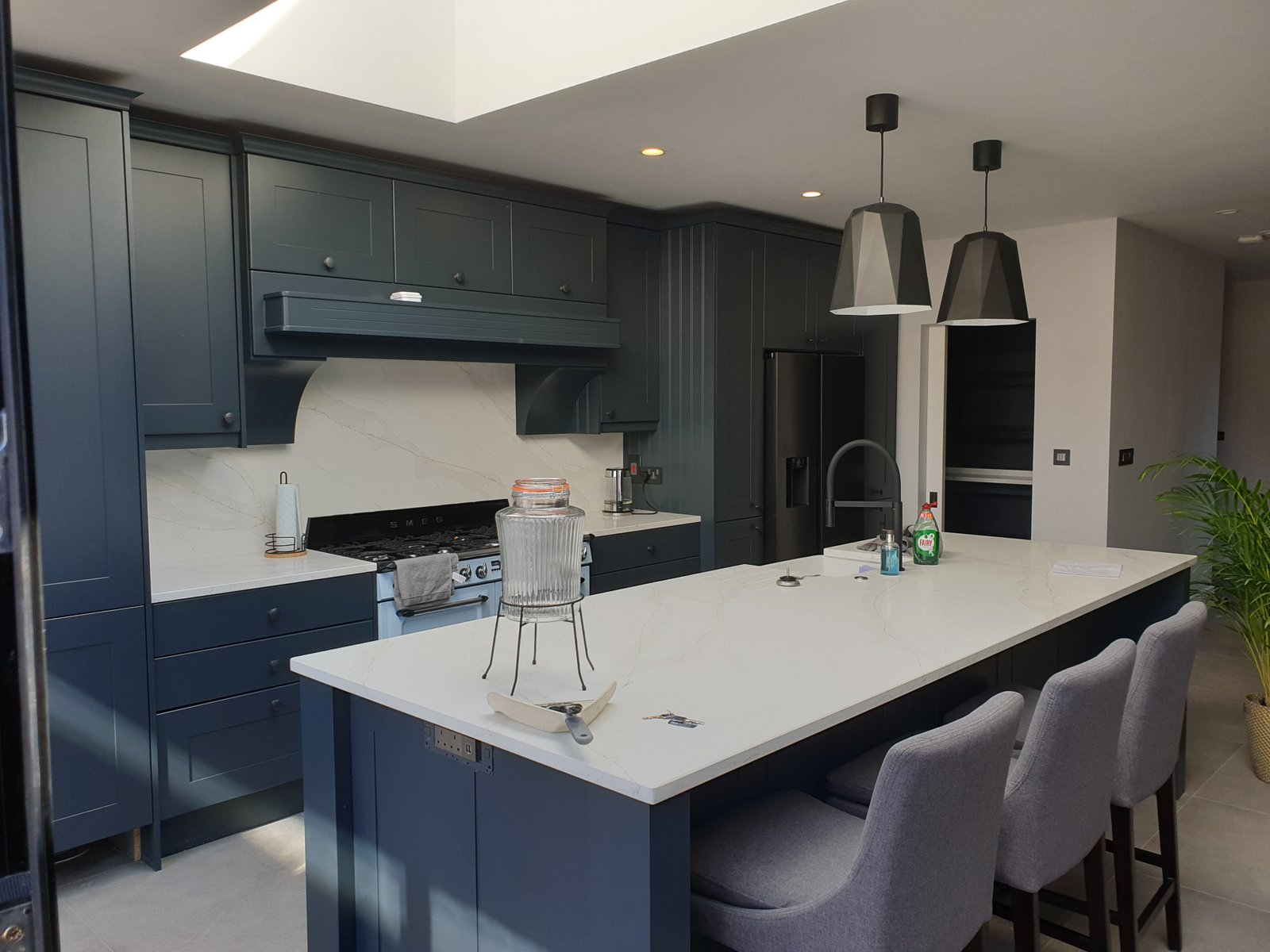 Hand painted kitchen by DMC Decor